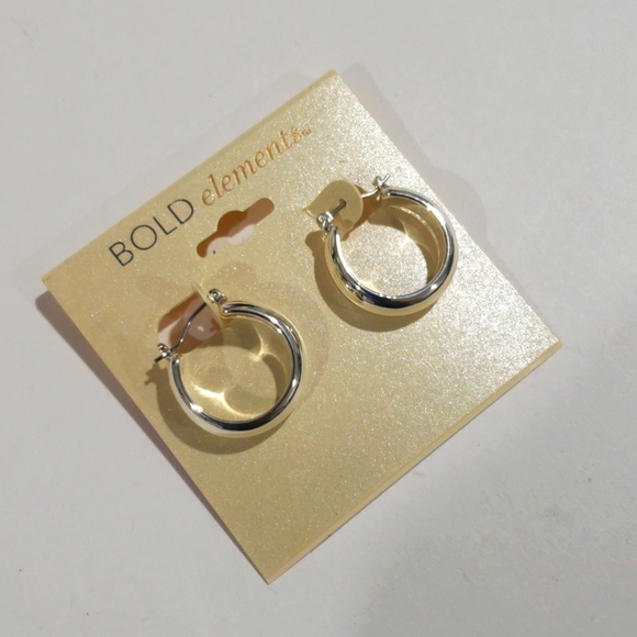 Bold Elements Elegant Silver-tone Chunky Hoop Earrings - Women's Fashion Jewelry - Picture 4 of 7